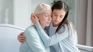 Hình ảnh minh họa một người phụ nữ đang được hỗ trợ và an ủi trong bối cảnh bạo lực gia đình